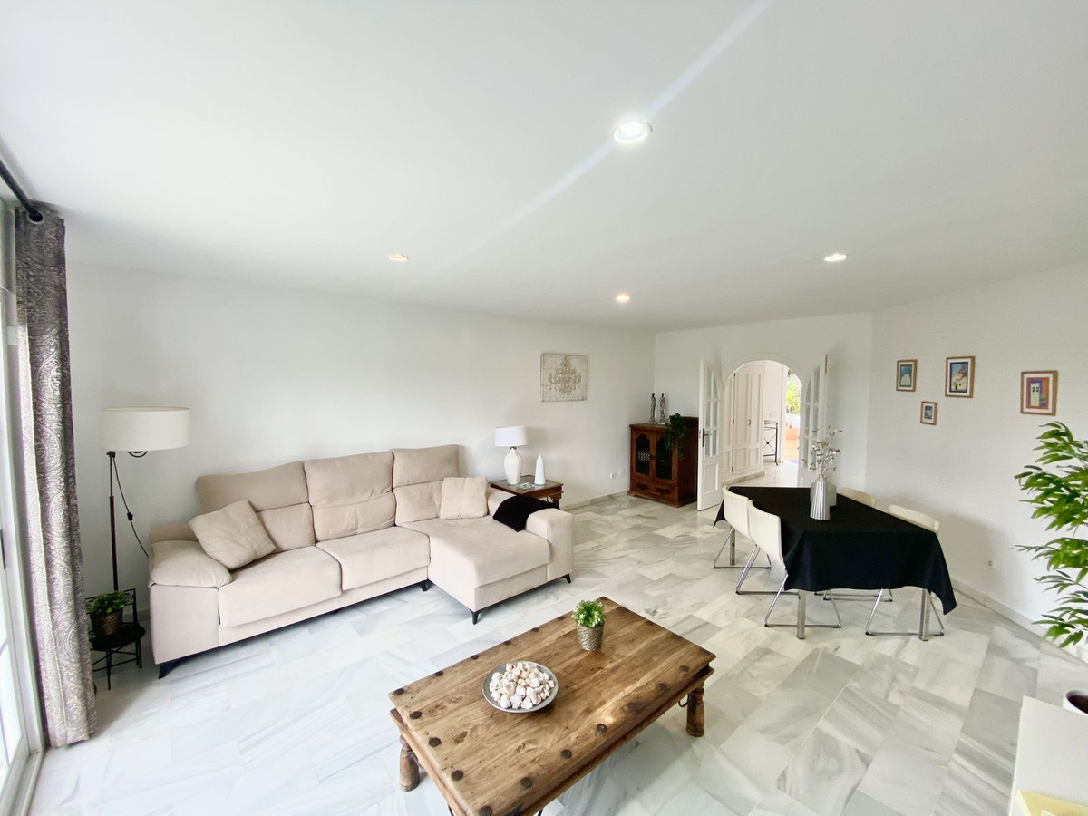 3 Bedroom Villa in Estepona - Photo 5