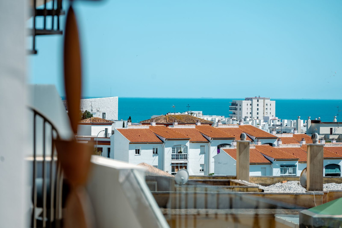 2 Bedroom Penthouse in Estepona - Photo 10