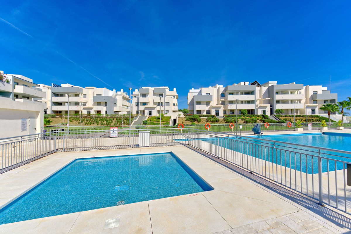 3 Bedroom Apartment in Estepona - Photo 4