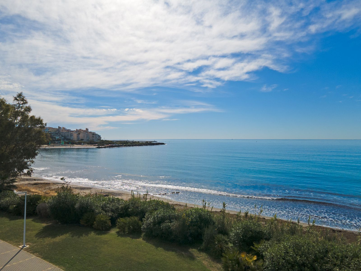 2 Bedroom Apartment in Estepona - Photo 47