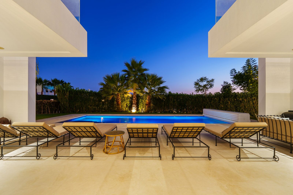 6 Bedroom Villa in Marbella - Photo 35