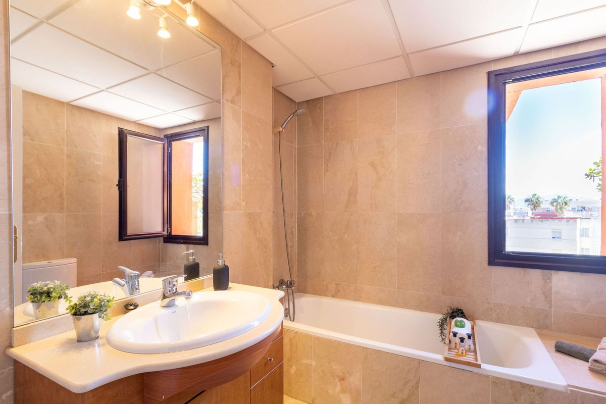 2 Bedroom Apartment in Estepona - Photo 17