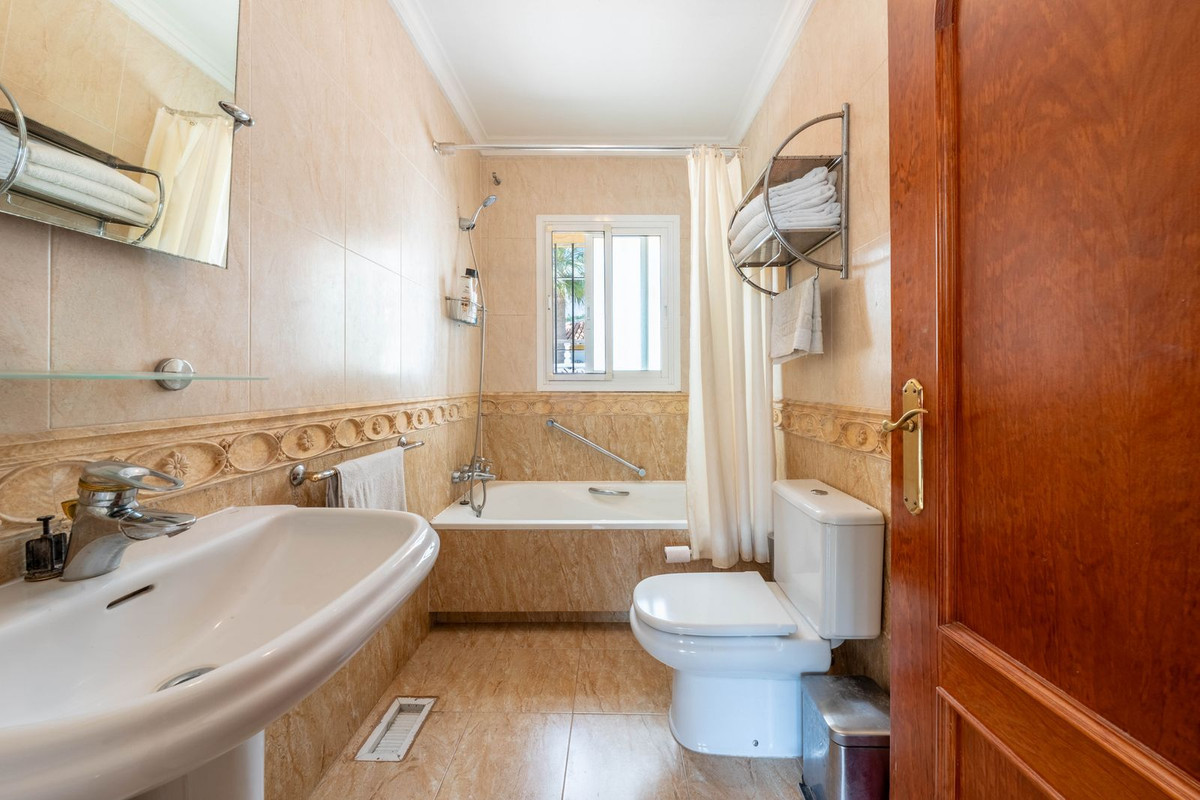 4 Bedroom Villa in Monda - Photo 53