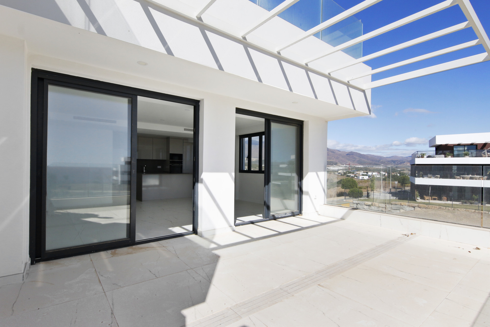 3 Bedroom Apartment in Estepona - Photo 10