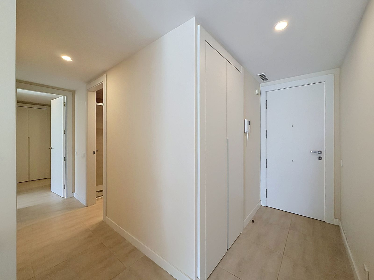 2 Bedroom Apartment in Estepona - Photo 18