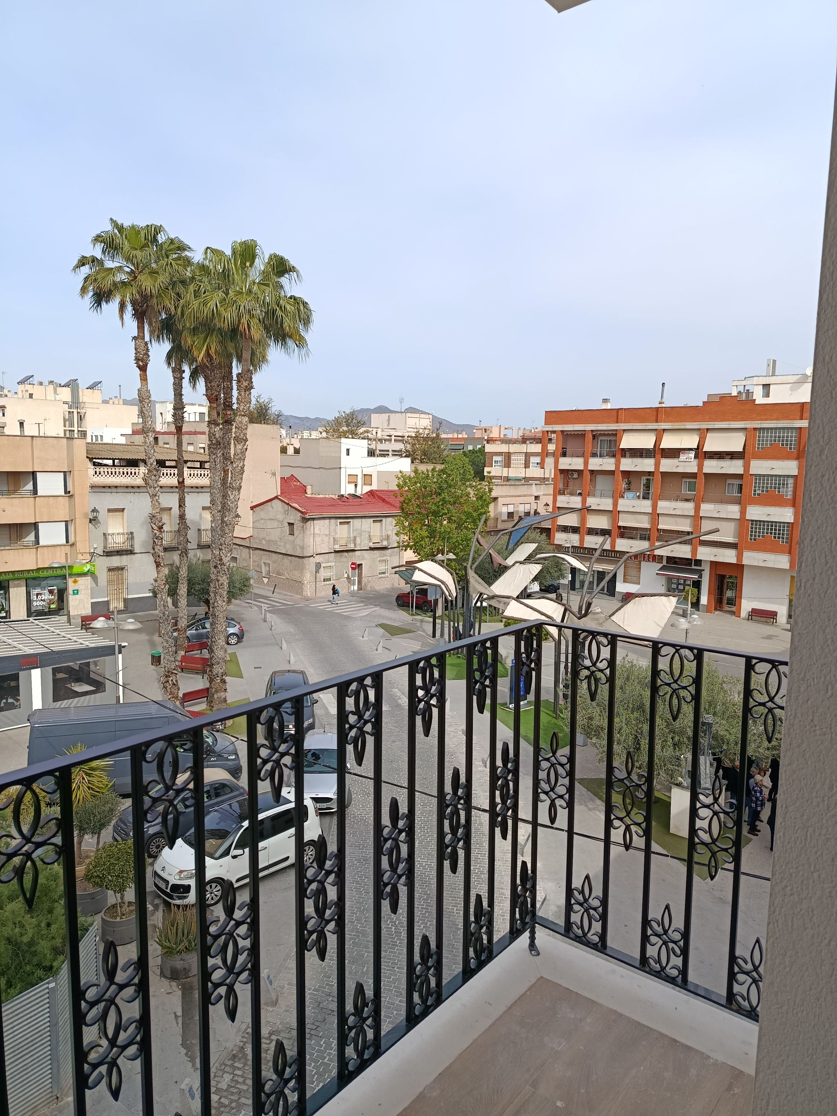 Piso de 2 dormitorios en Alicante – Foto 2