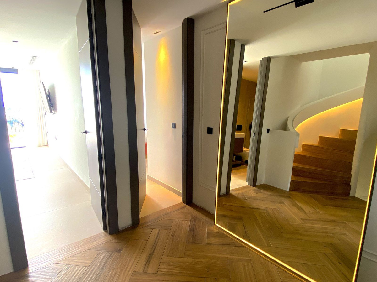 4 Bedroom Townhouse in Benahavís - Photo 43