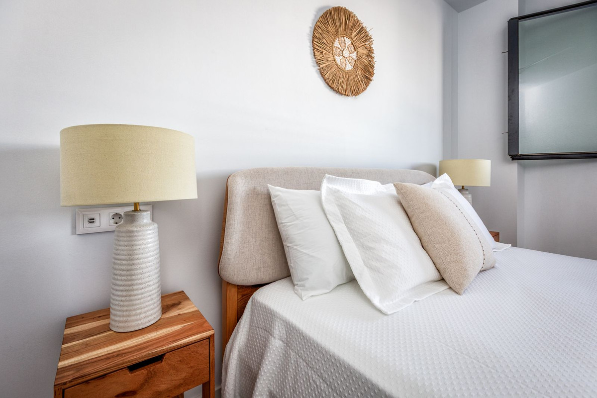 2 Bedroom Apartment in Torremolinos - Photo 16