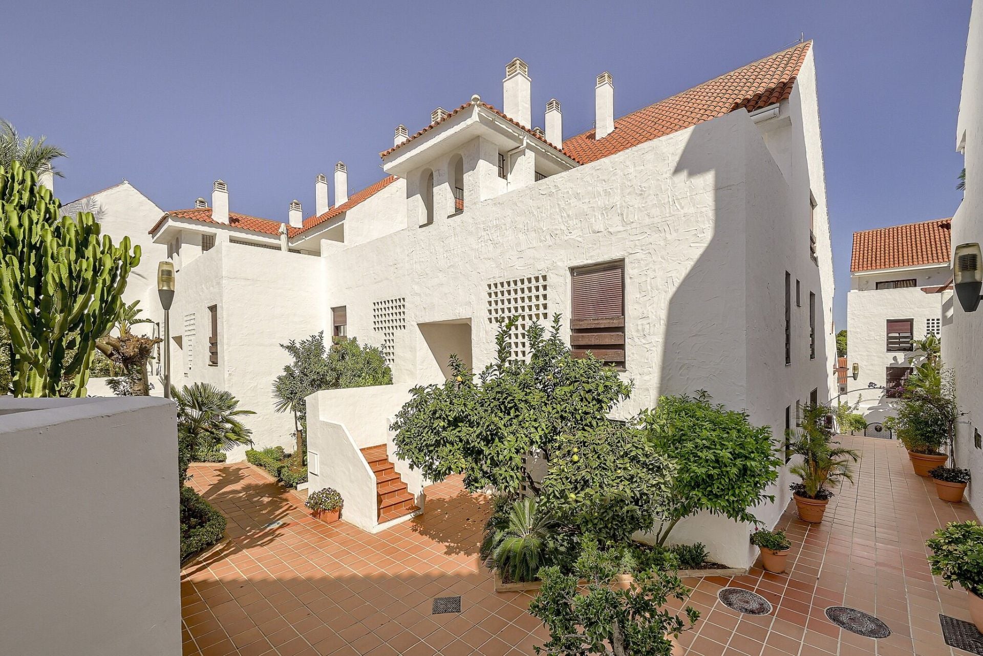 2 Bedroom Apartment in Marbella - Photo 24