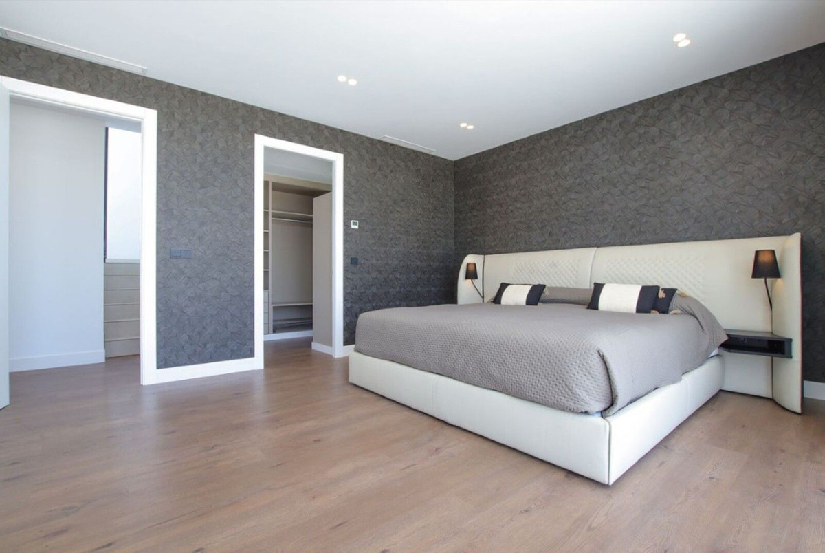 4 Bedroom Villa in Estepona - Photo 15
