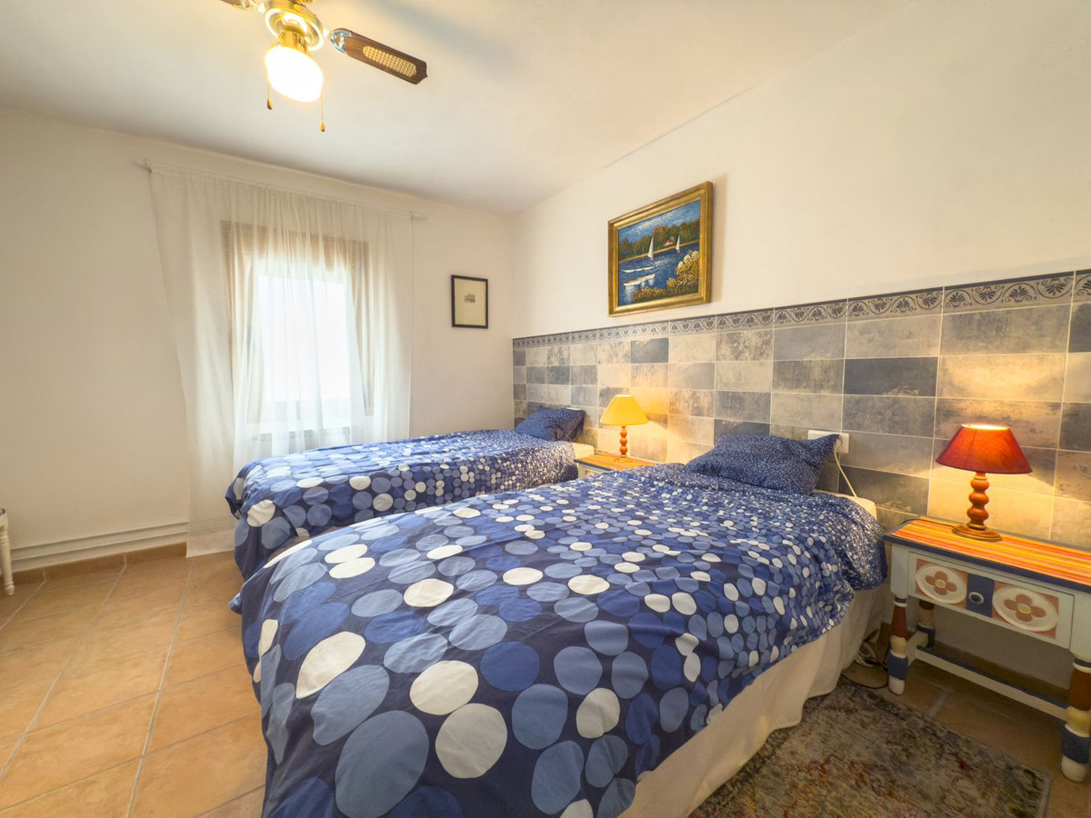 6 Bedroom Townhouse in Tolox - Photo 19