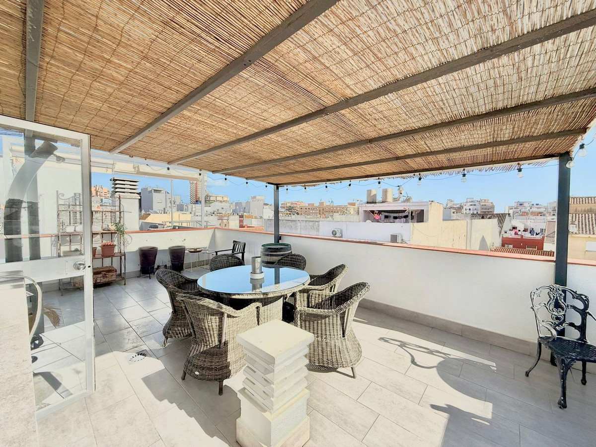 3 Bedroom Penthouse in Fuengirola - Photo 2