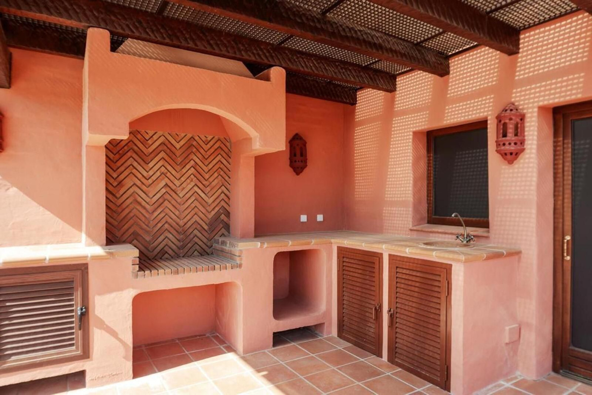 3 Bedroom Penthouse in Estepona - Photo 17