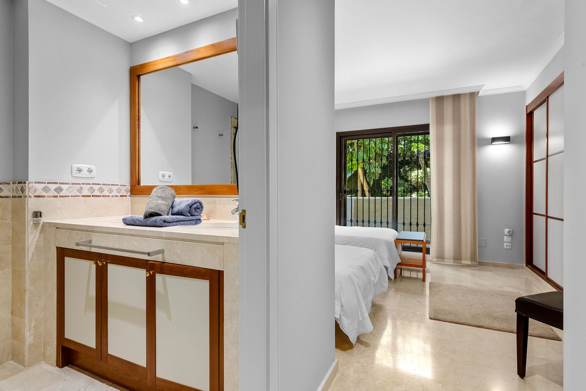 2 Bedroom Apartment in Benahavís - Foto 15