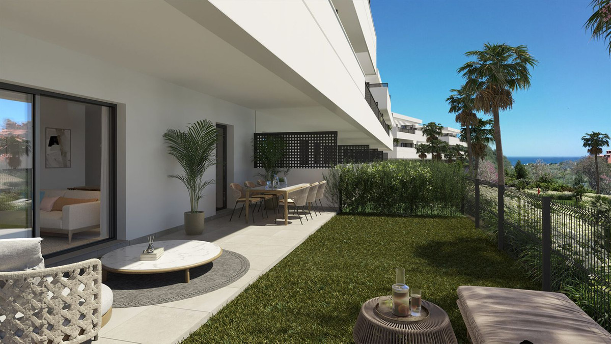 2 Bedroom Penthouse in Estepona - Photo 9