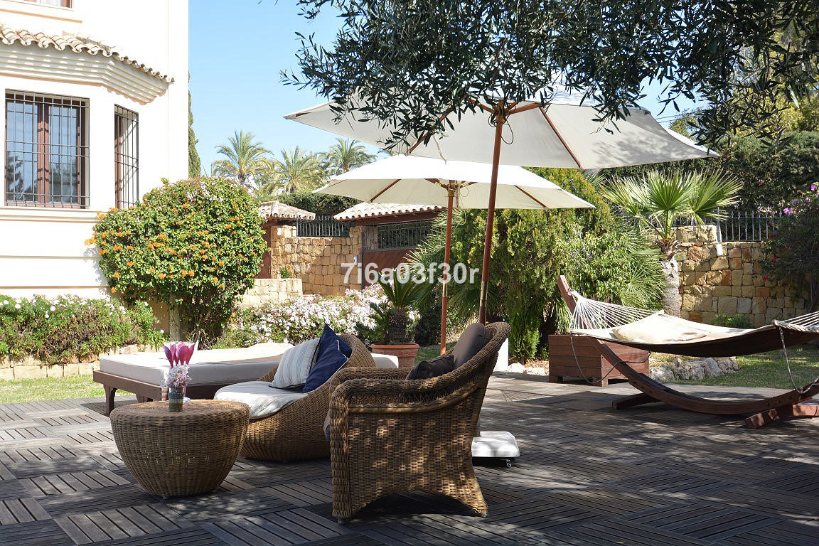 5 Bedroom Villa in Marbella - Photo 6