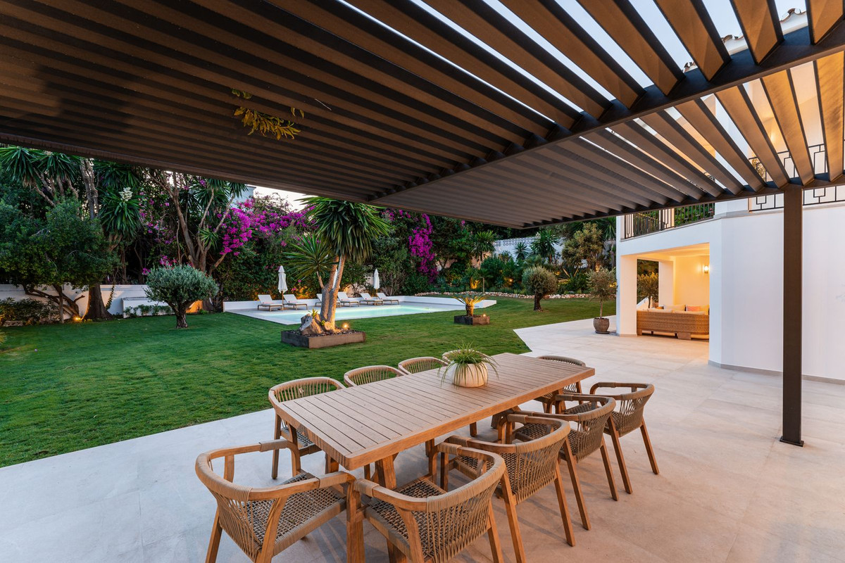 4 Bedroom Villa in Marbella - Photo 47