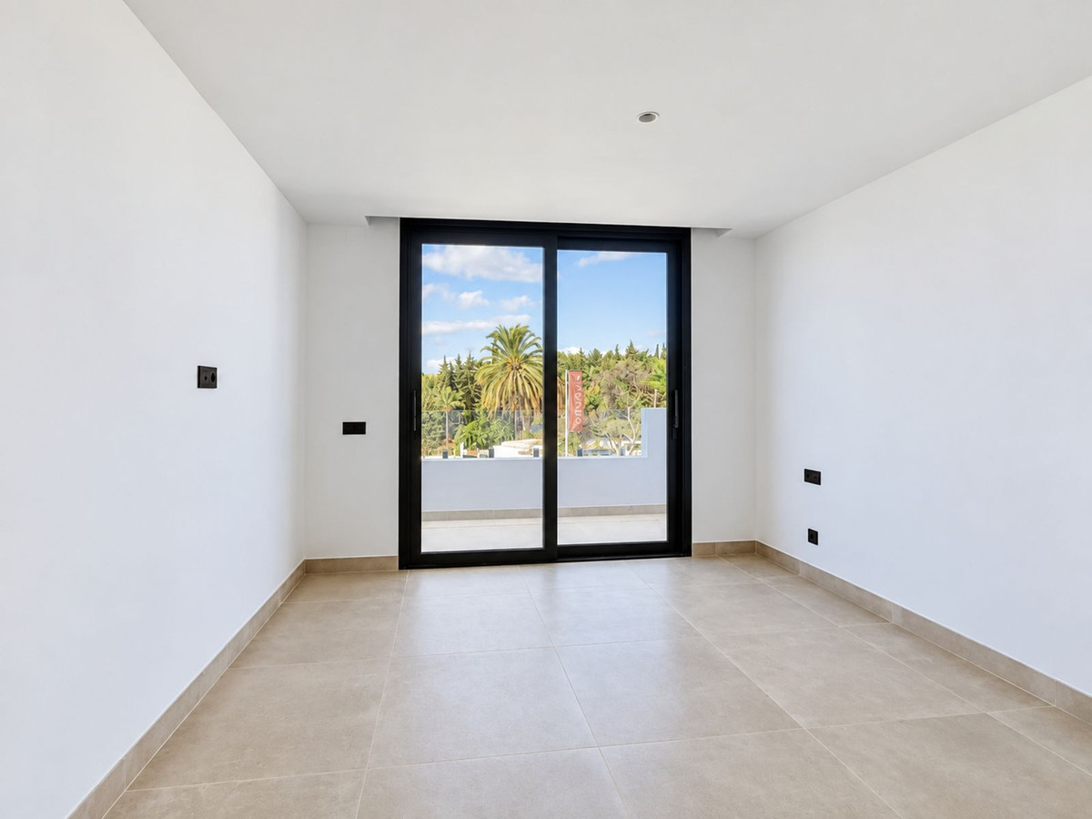 5 Bedroom Villa in Marbella - Photo 25