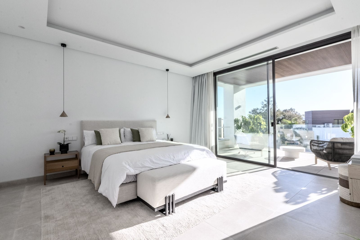4 Bedroom Villa in Marbella - Photo 16