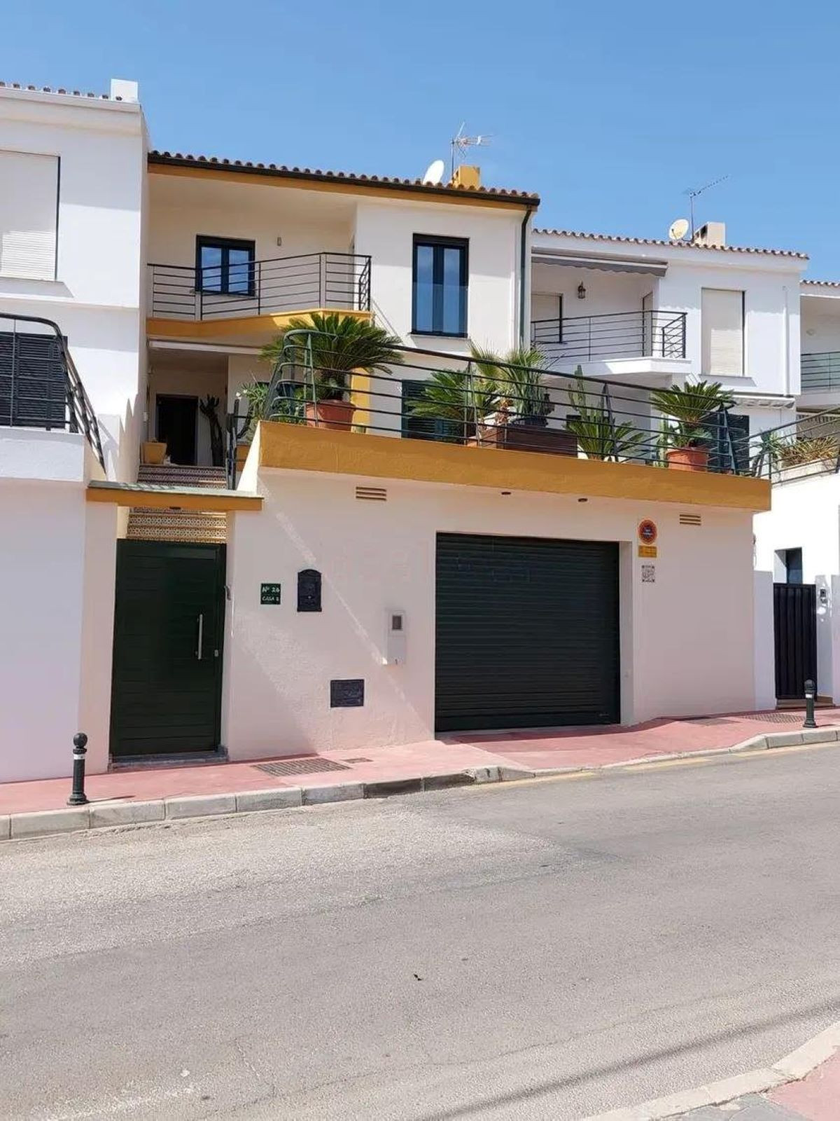 3 Bedroom Townhouse in Benalmádena - Photo 3