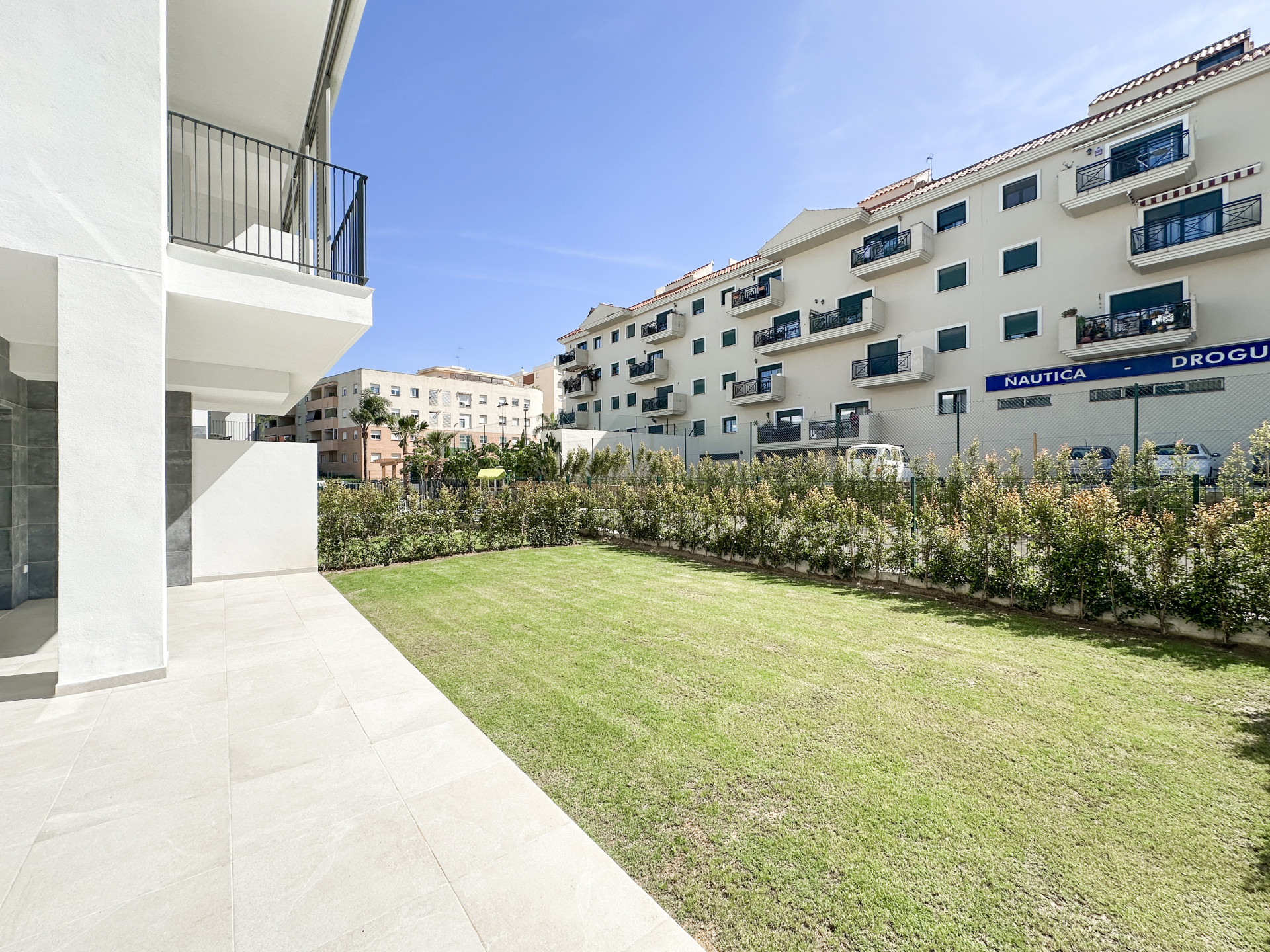 2 Bedroom Apartment in Estepona - Photo 15