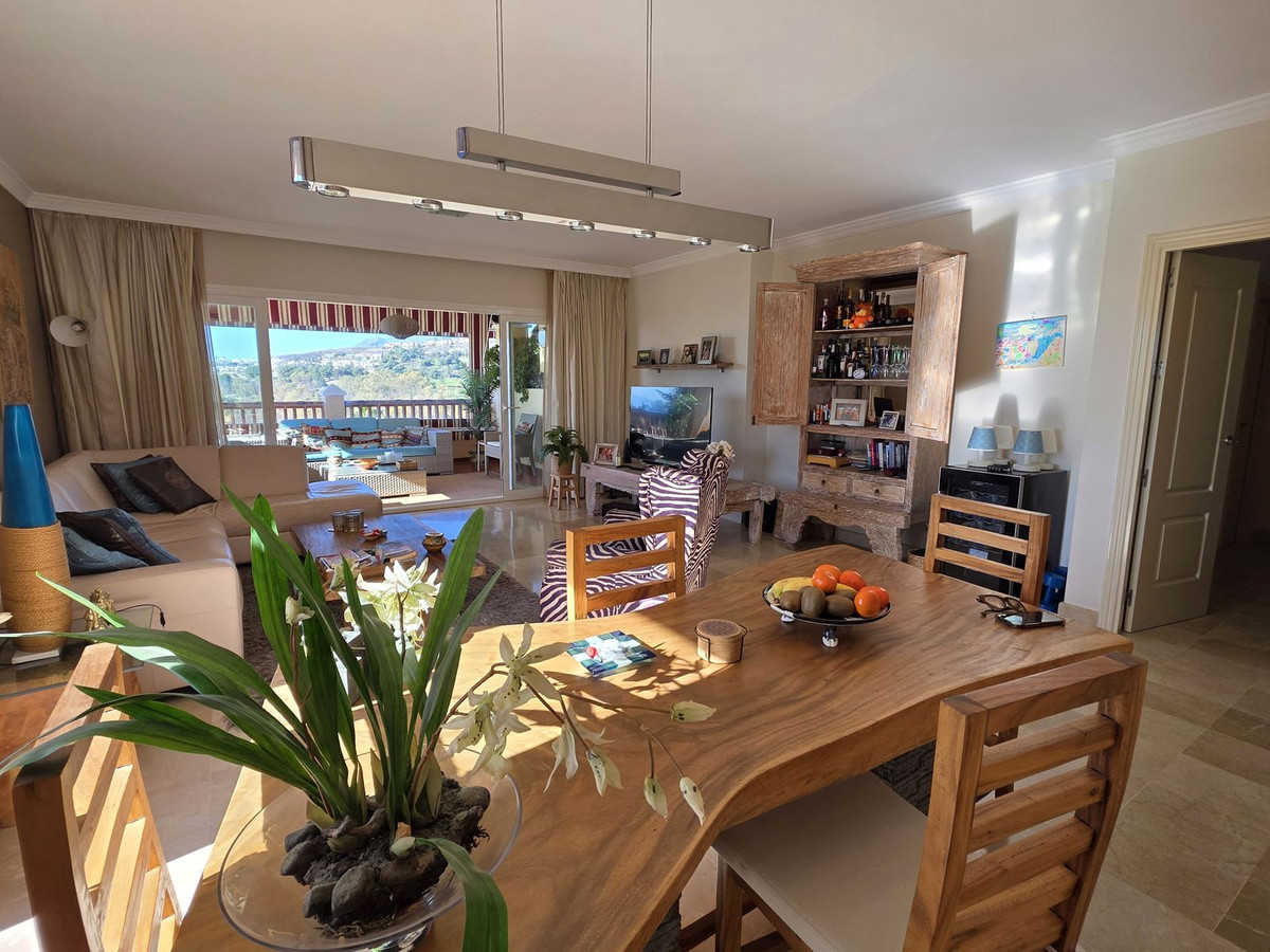 2 Bedroom Apartment in Estepona - Photo 8