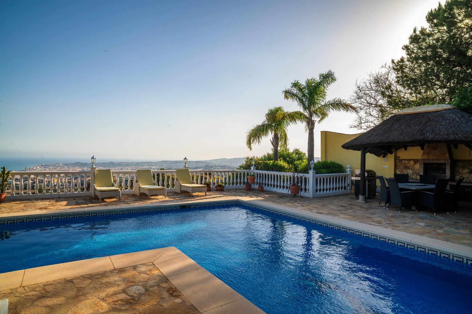 6 Bedroom Villa in Mijas - Photo 2