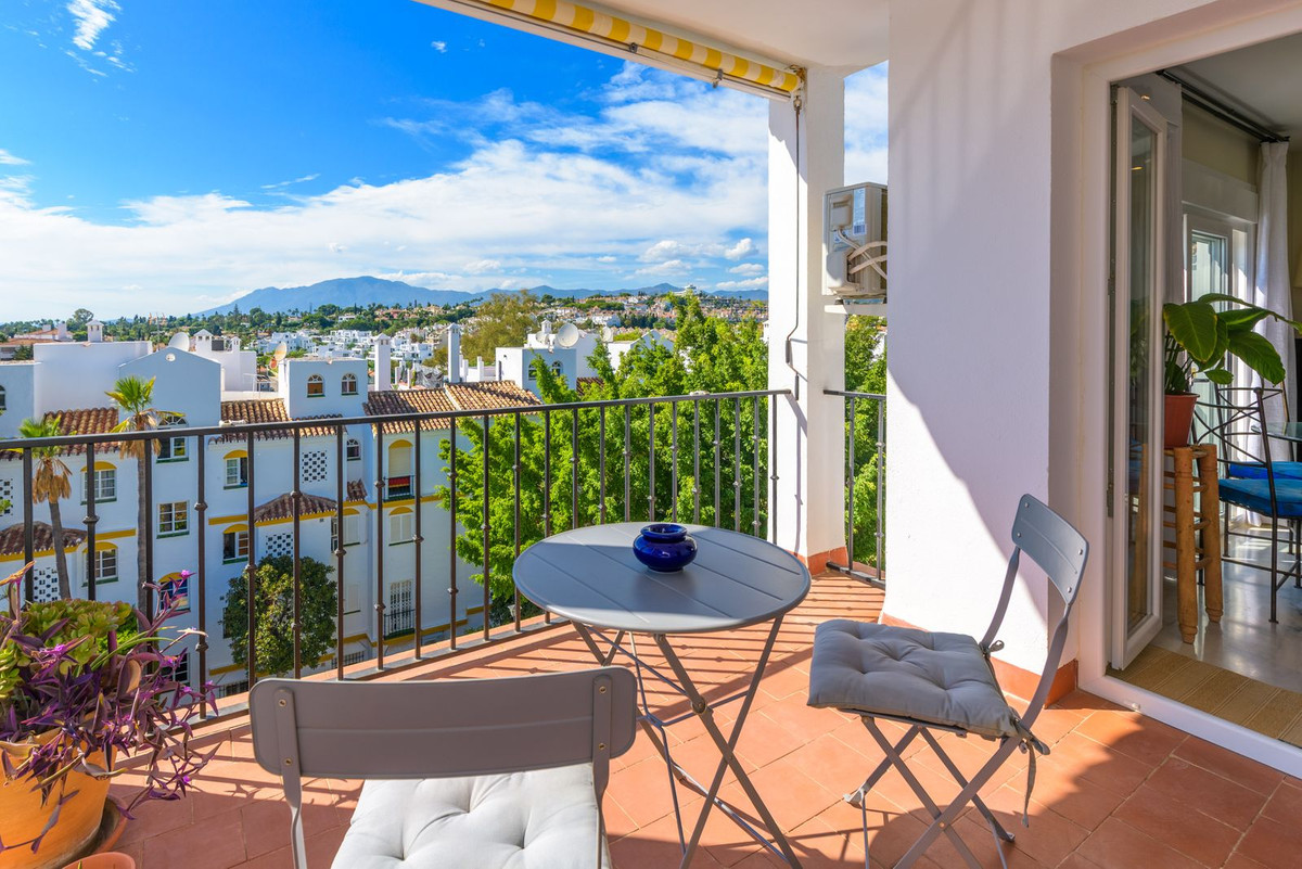 2 Bedroom Penthouse in Estepona - Photo 8