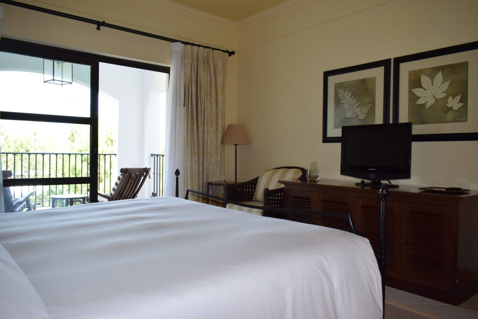 2-bedroom apartment with pool in Spain – Photo 30
