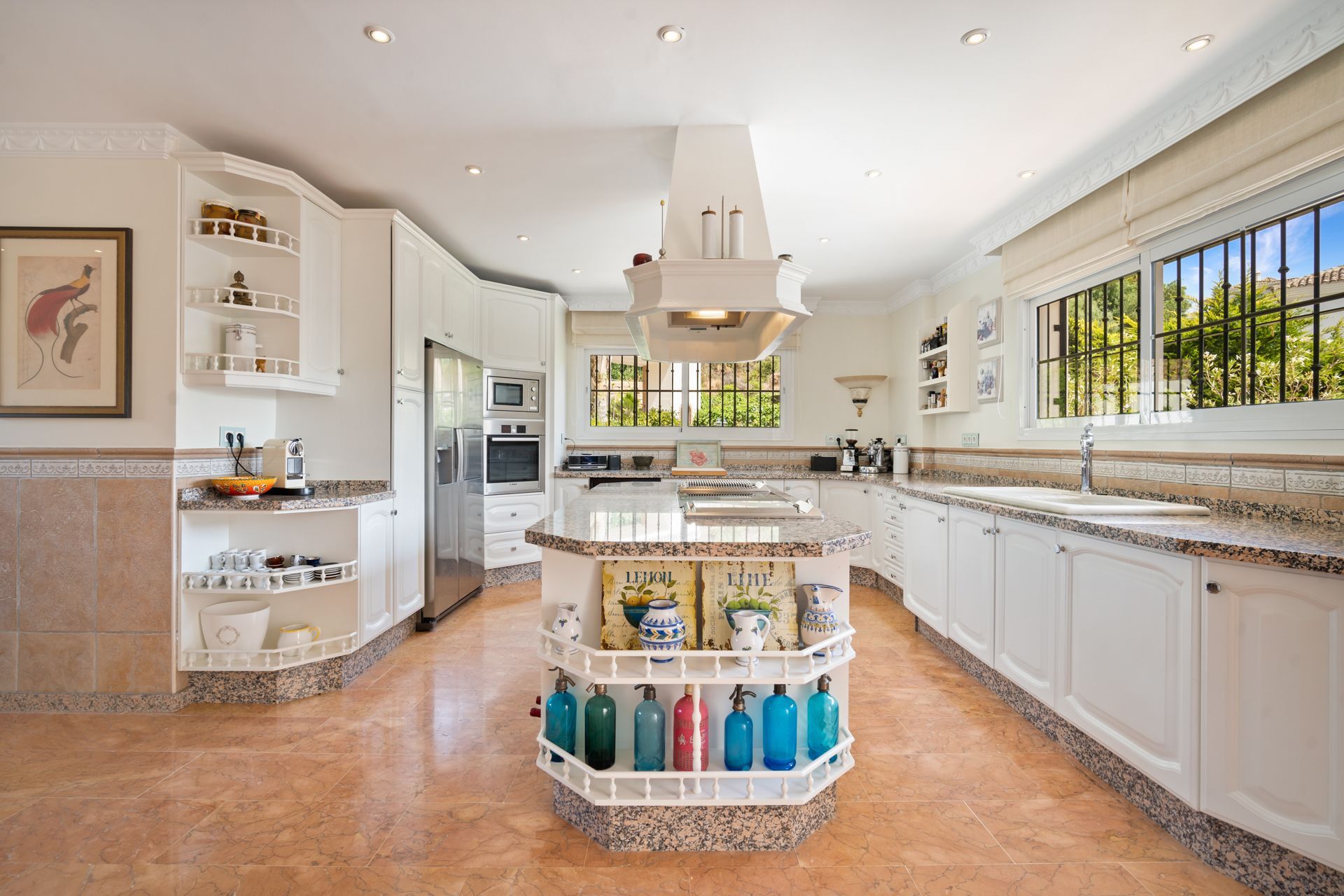 6 Bedroom Villa in Estepona - Photo 7