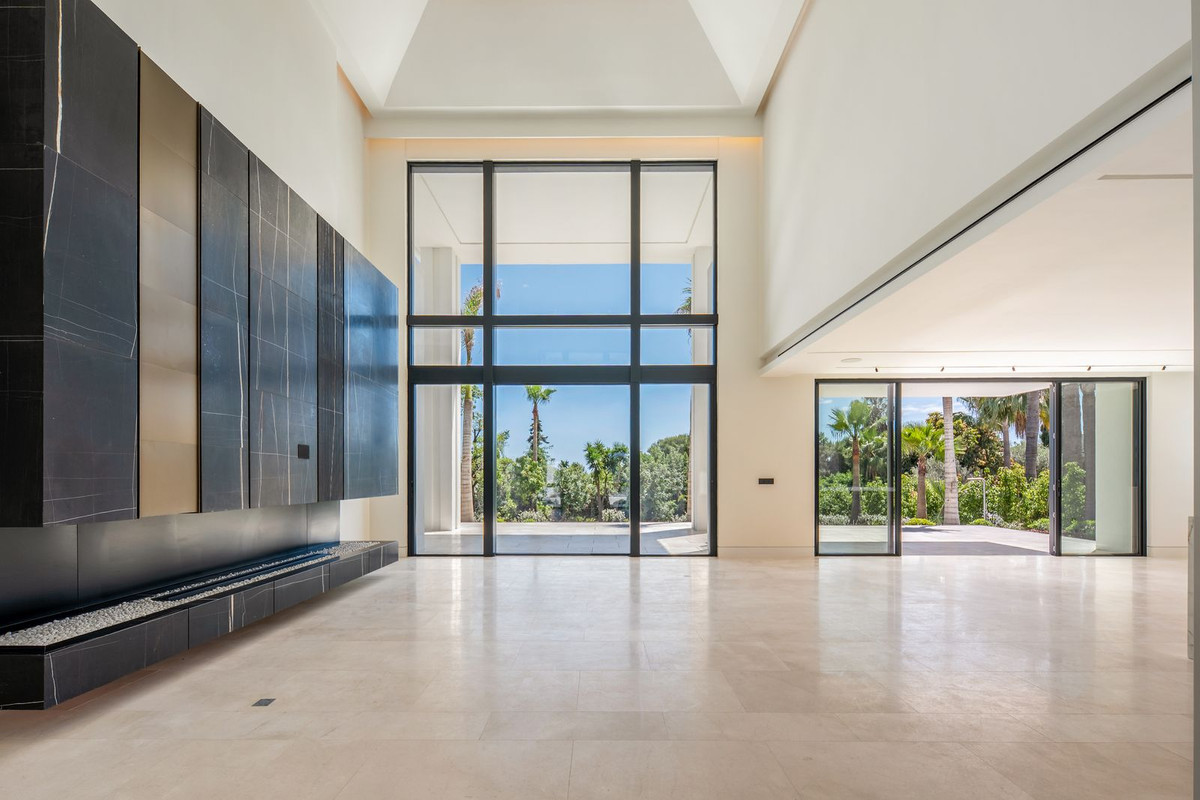 6 Bedroom Villa in Marbella - Photo 22