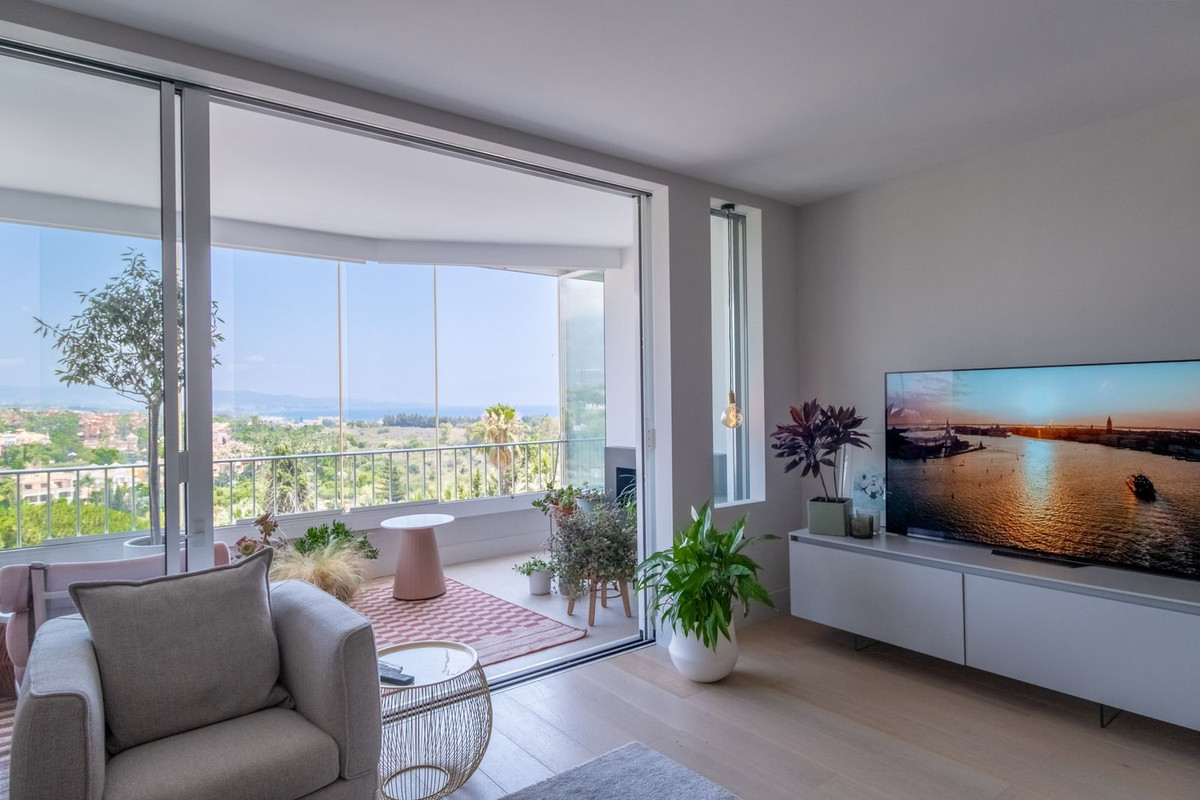 2 Bedroom Apartment in Marbella - Photo 10