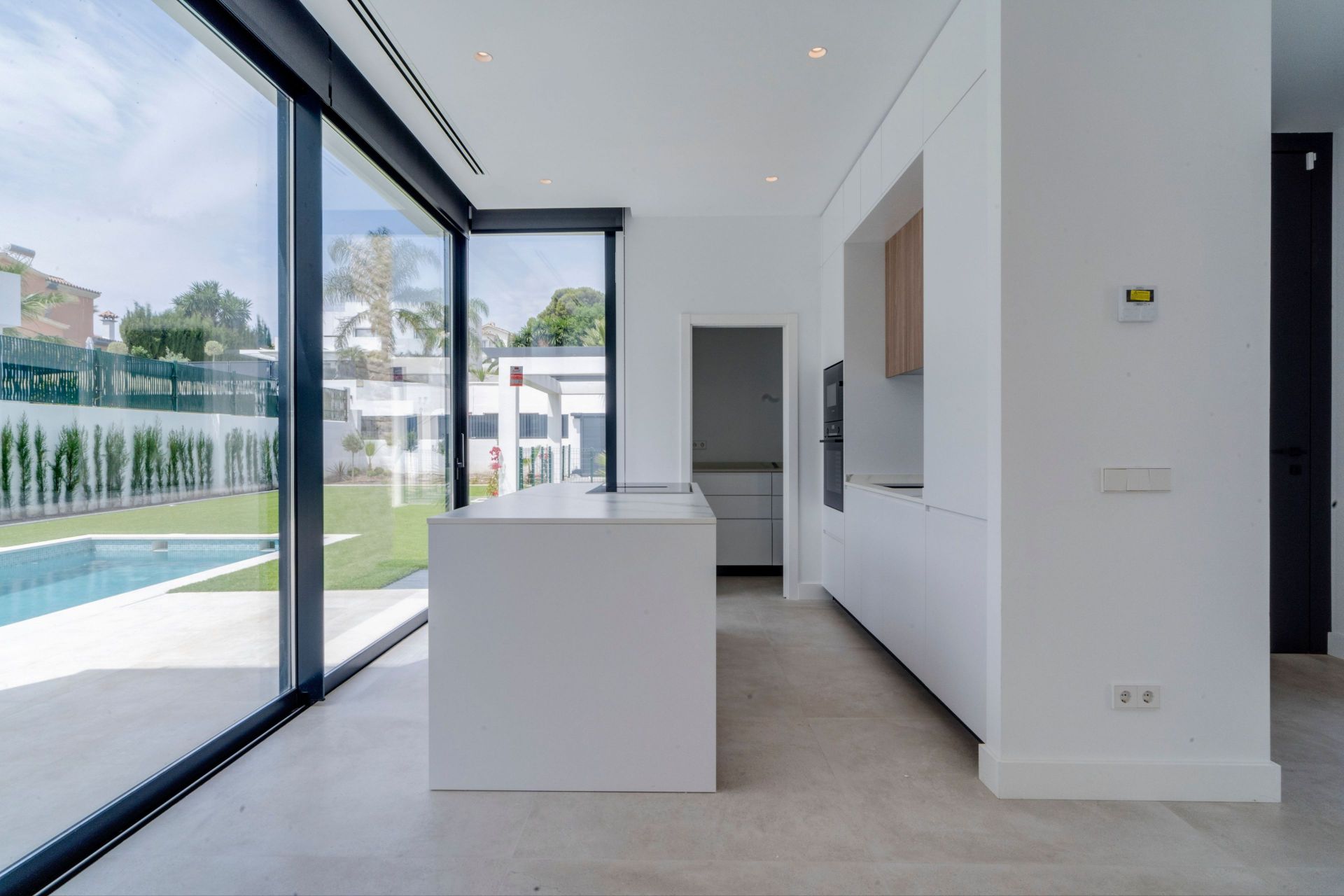 5 Bedroom Villa in Estepona - Photo 9