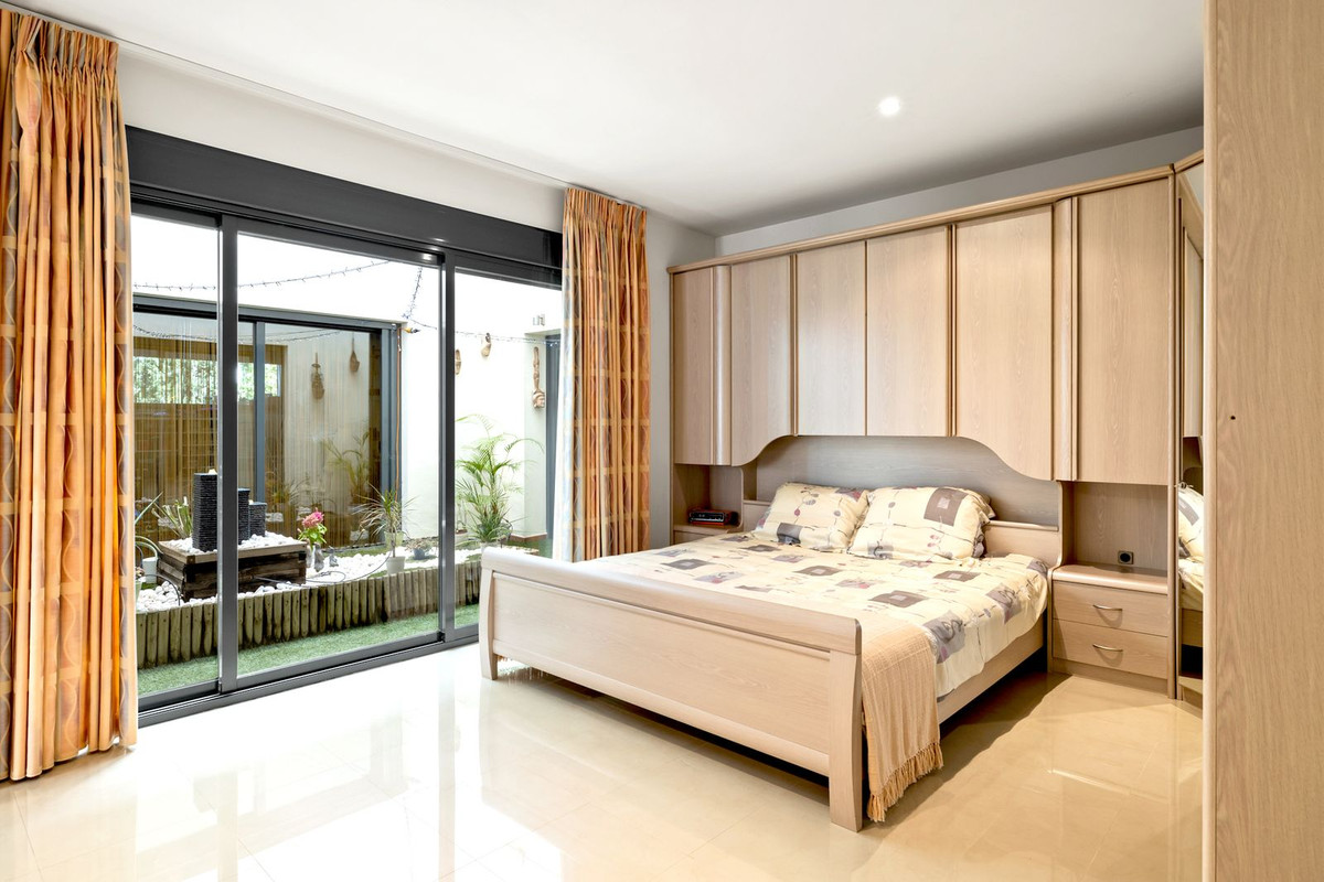 6 Bedroom Villa in Marbella - Photo 33