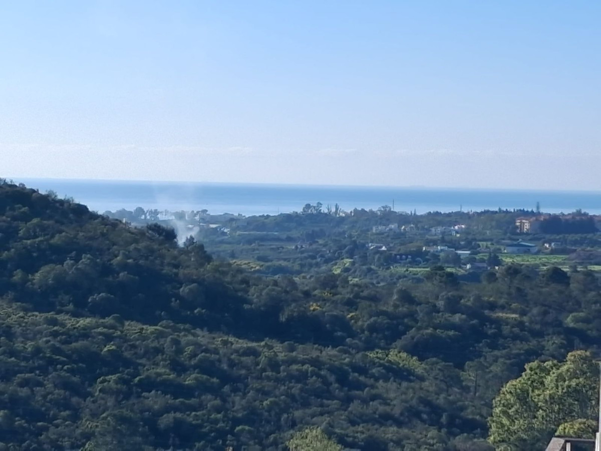 3 Bedroom Penthouse in Benahavís - Photo 14