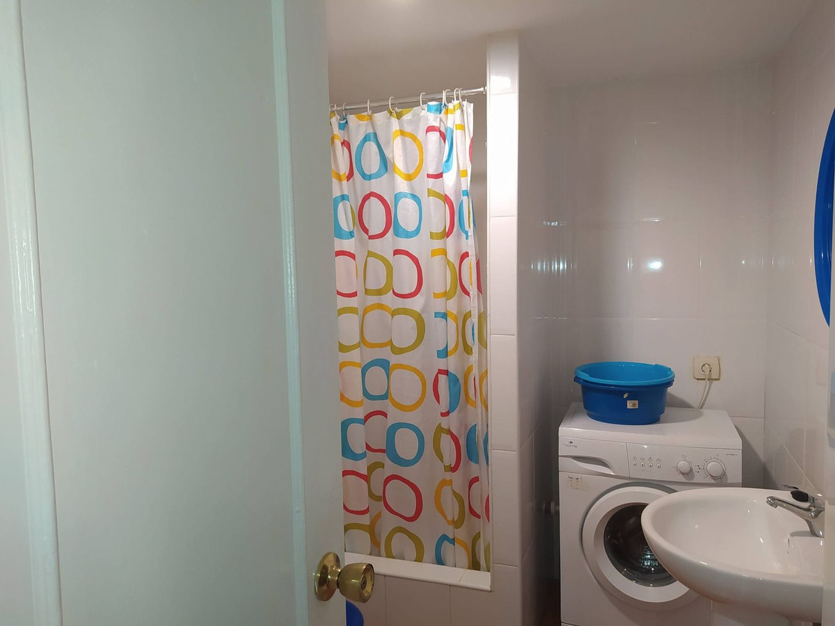 1 Bedroom Apartment in Torremolinos - Photo 8