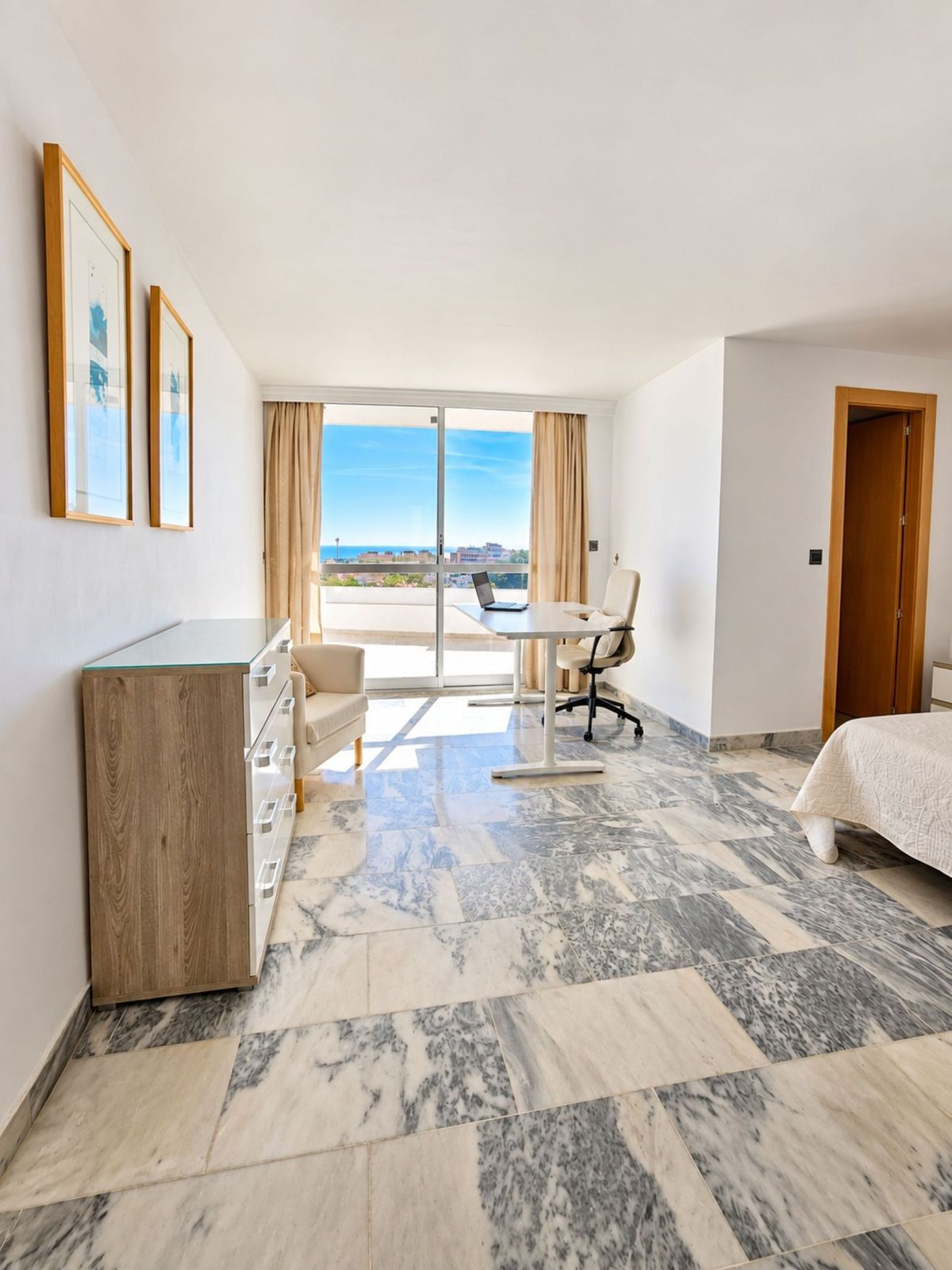 2 Bedroom Apartment in Torremolinos - Photo 21