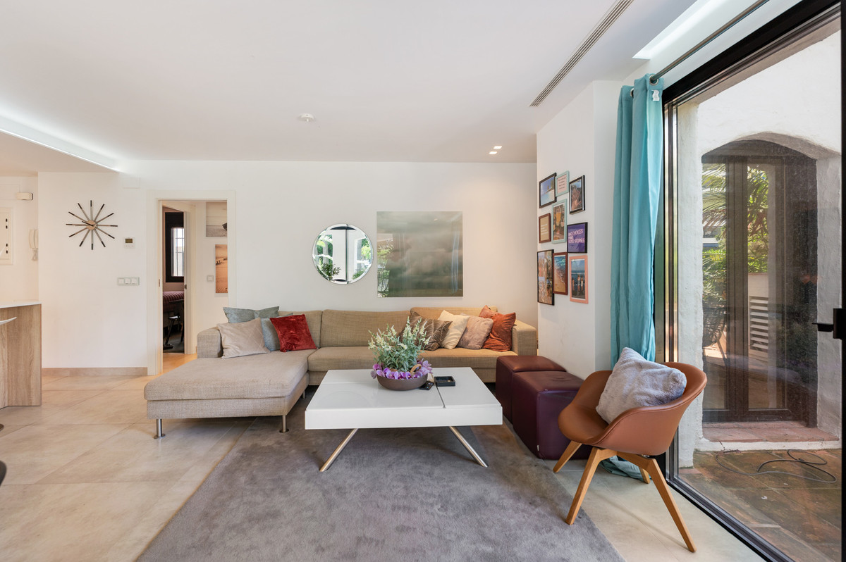 3 Bedroom Apartment in Marbella - Photo 24