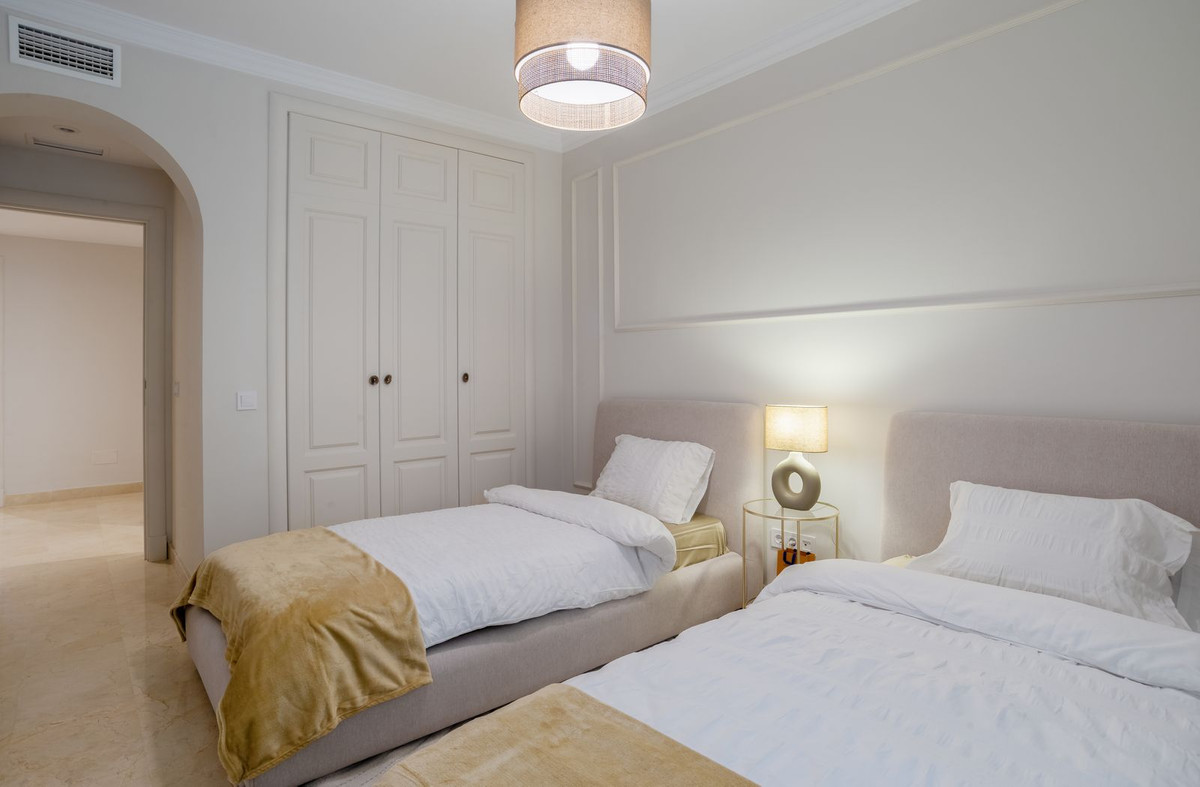 3 Bedroom Apartment in Marbella - Photo 15