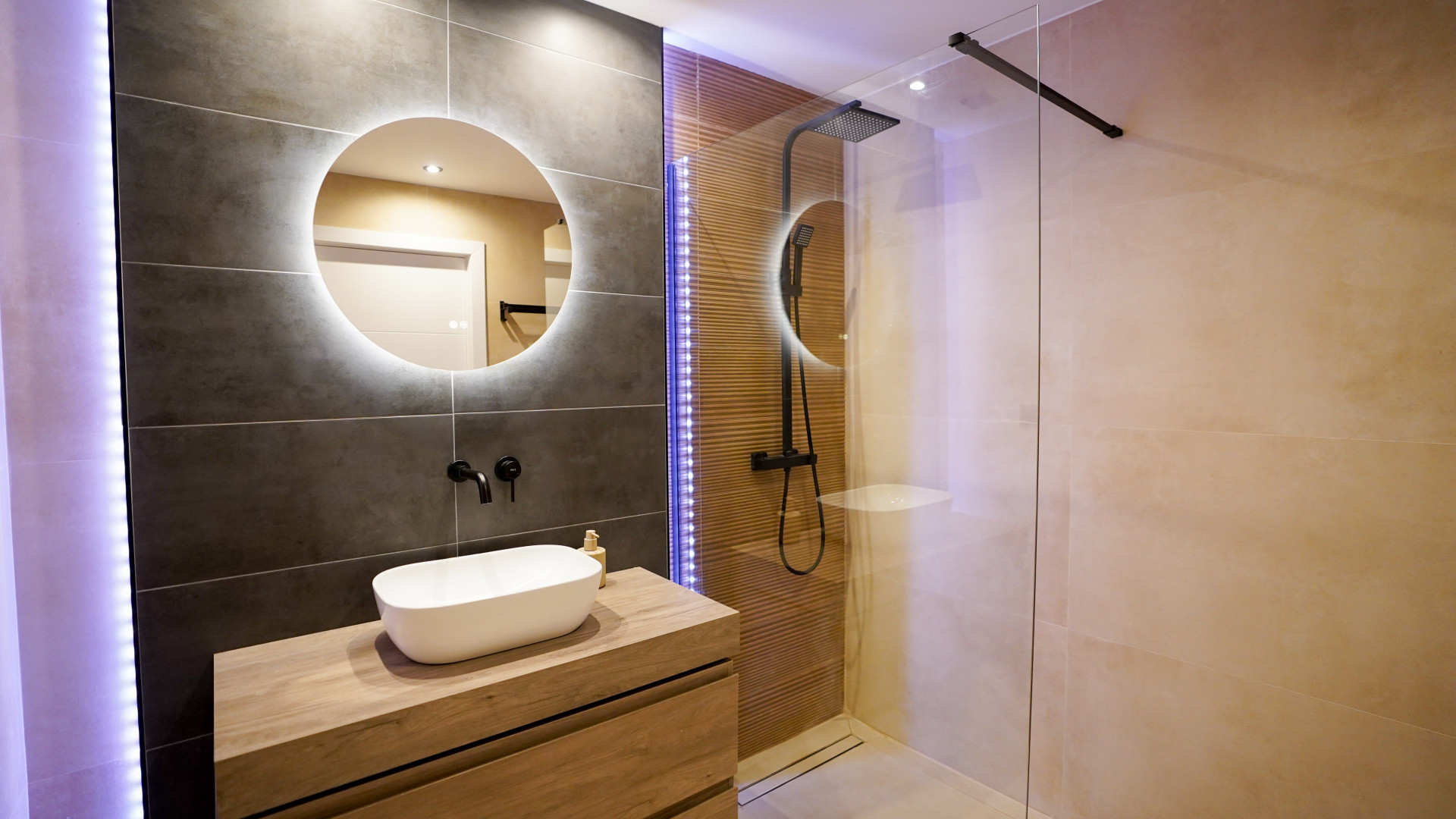2 Bedroom Apartment in Marbella - Photo 12