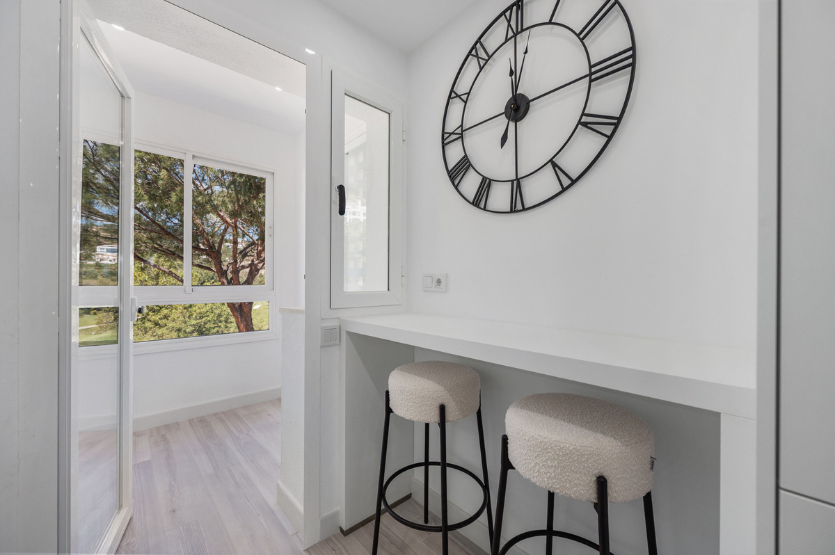 3 Bedroom Apartment in Benahavís - Photo 25
