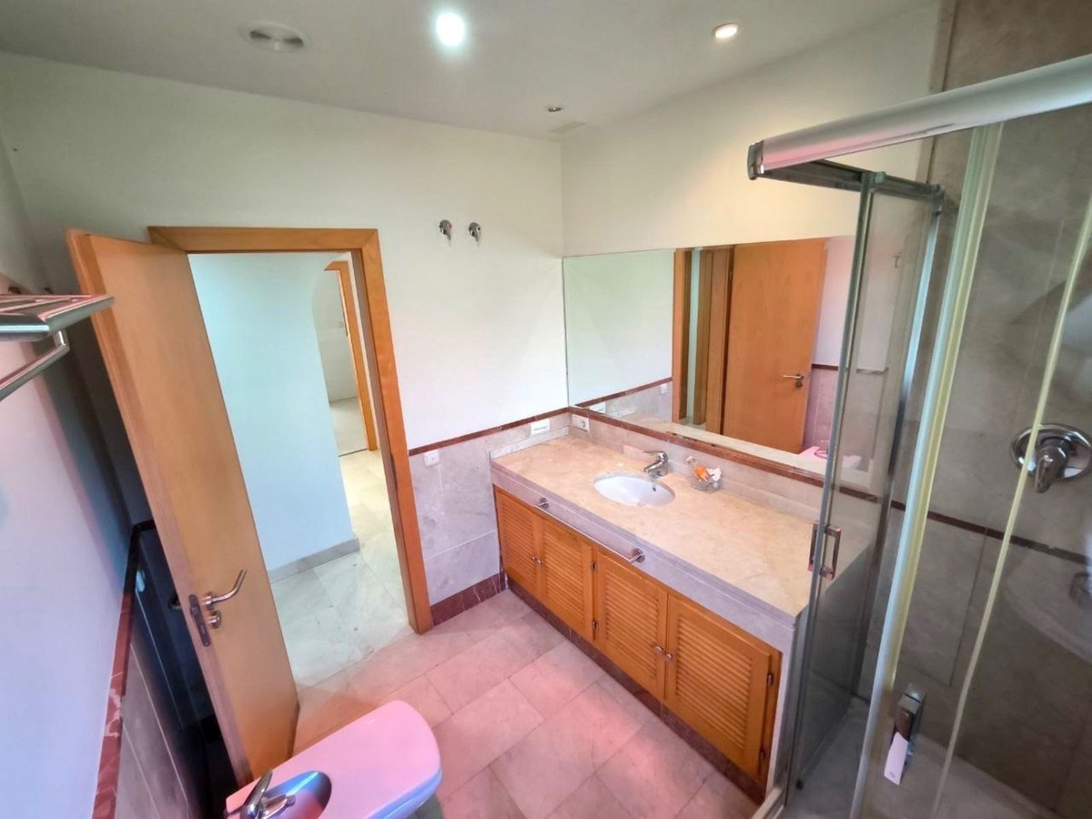 Piso de 2 dormitorios con piscina en Málaga – Foto 19