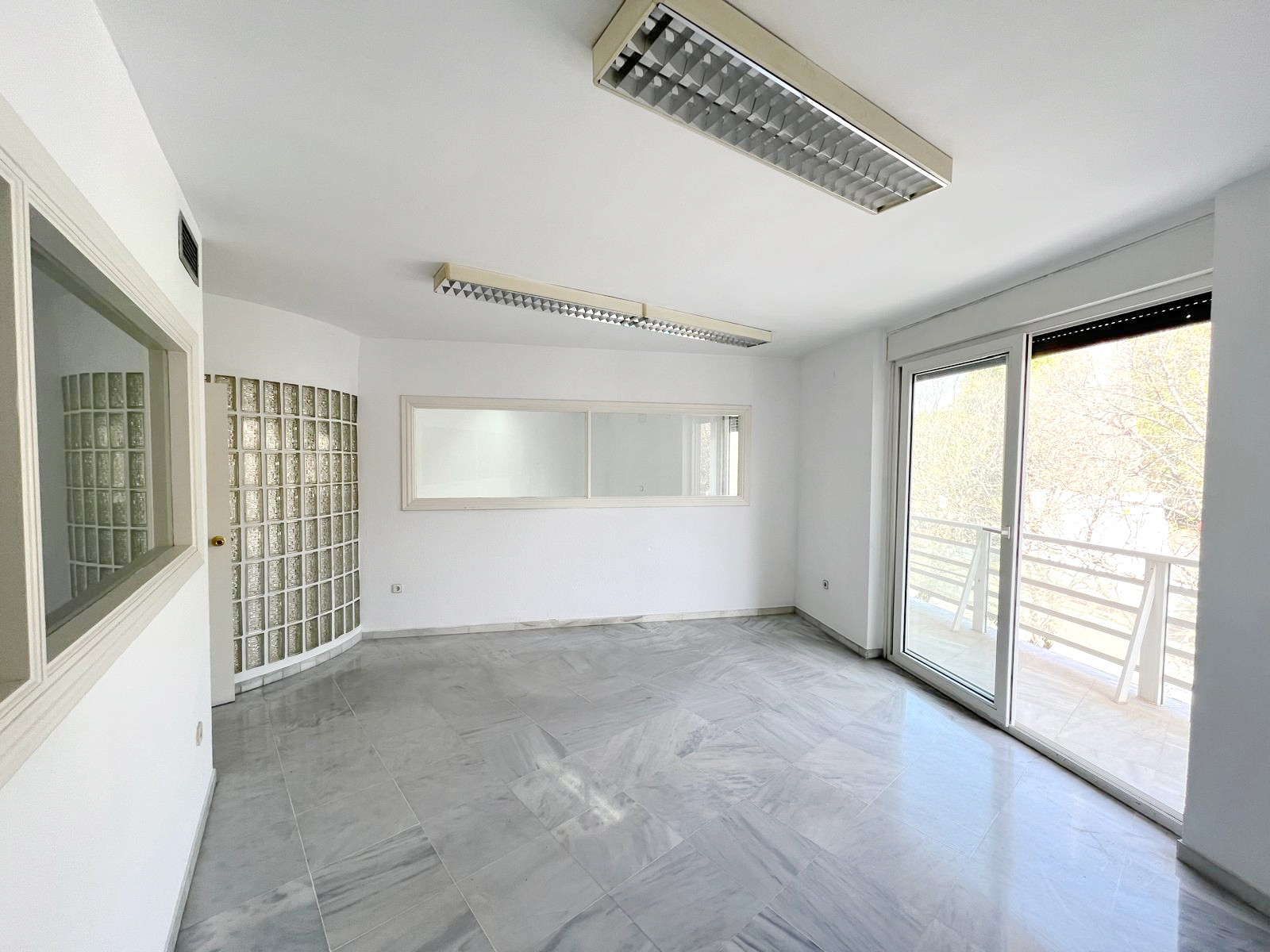 2 Bedroom Apartment in Marbella - Photo 5