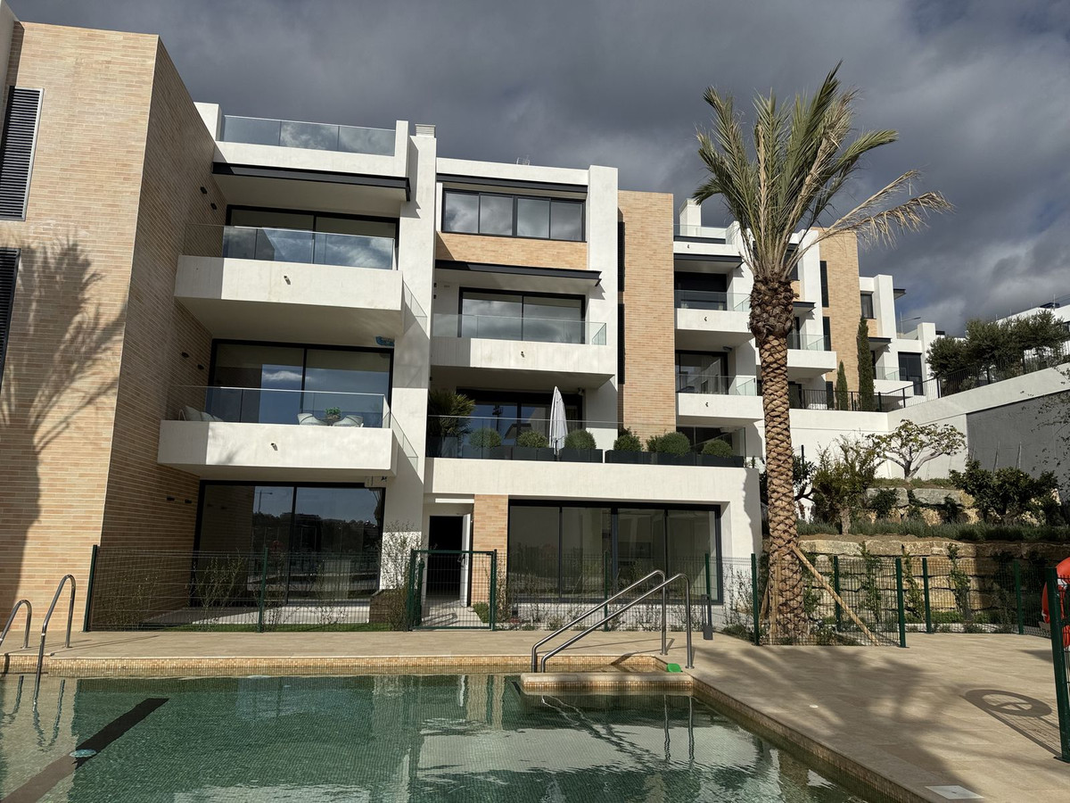 2 Bedroom Penthouse in Estepona - Photo 24
