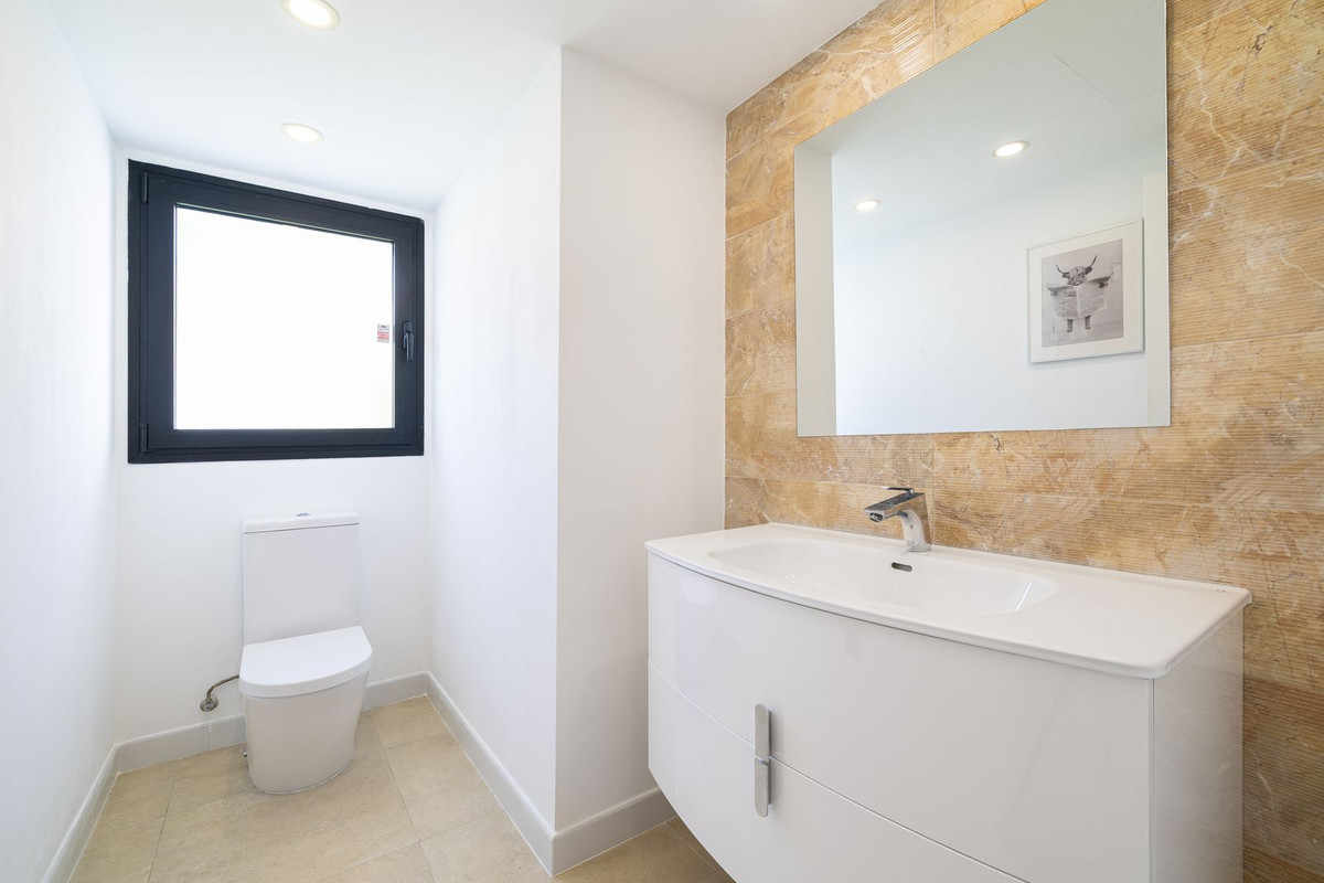 4 Bedroom Villa in San Pedro de Alcántara - Photo 19