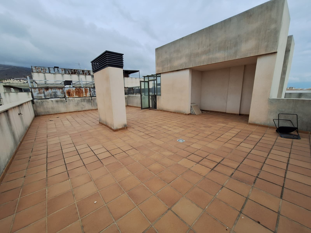 3 Bedroom Penthouse in Torremolinos - Photo 31