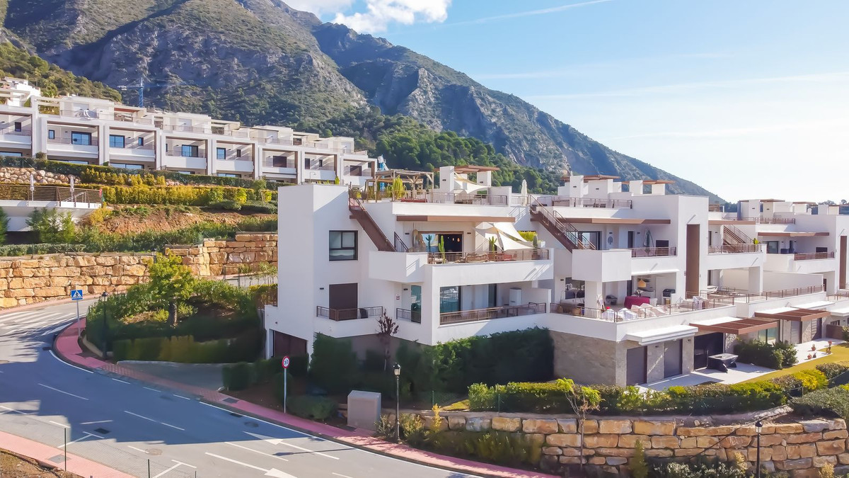 3 Bedroom Penthouse in Istán - Photo 2