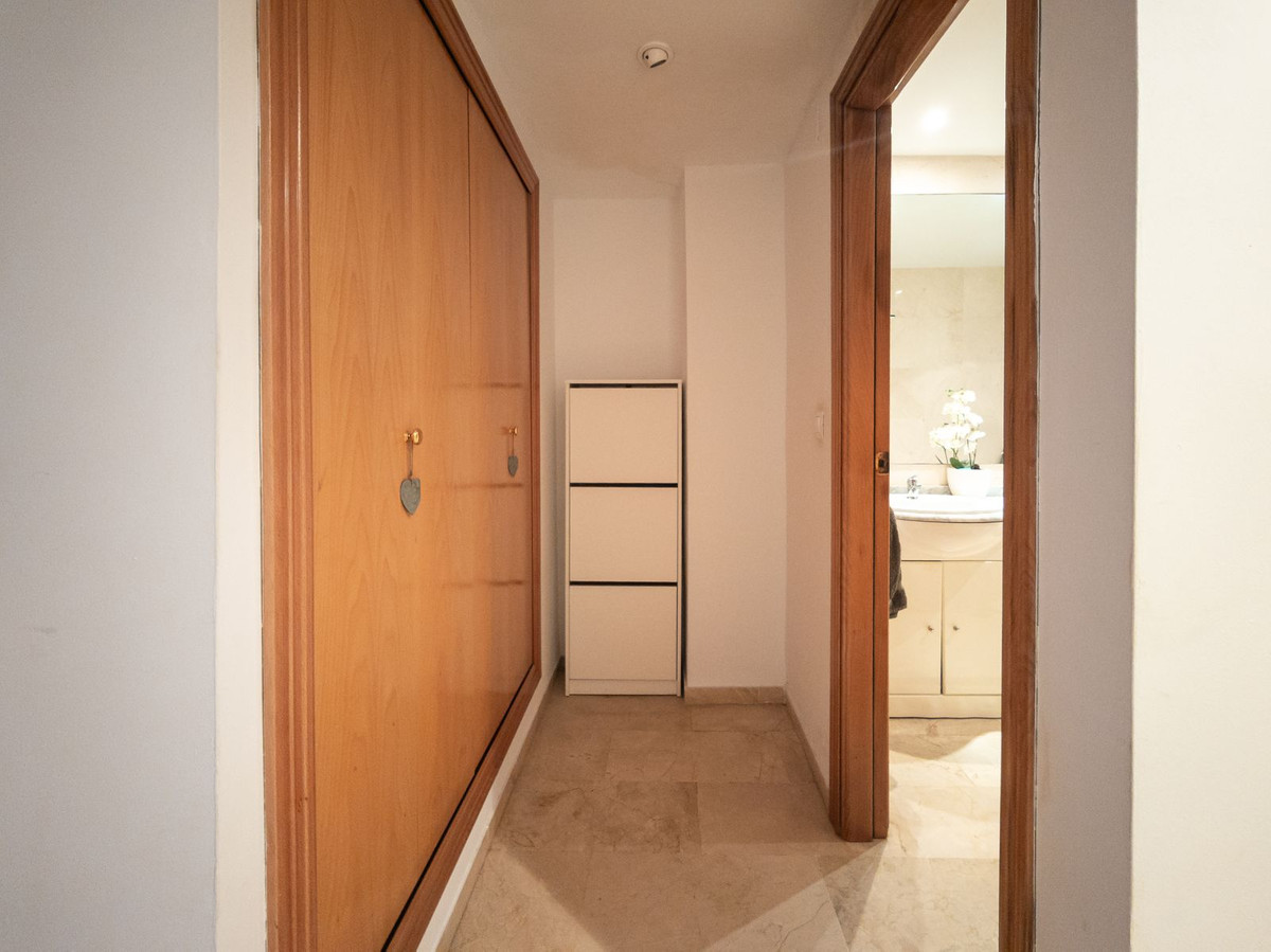 2 Bedroom Apartment in San Pedro de Alcántara - Photo 27
