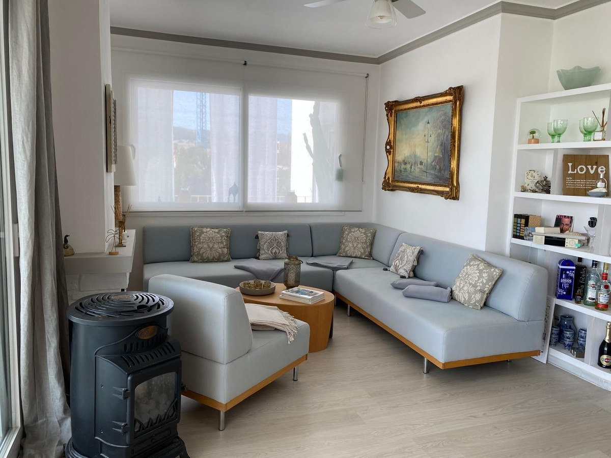 2 Bedroom Penthouse in Estepona - Photo 9