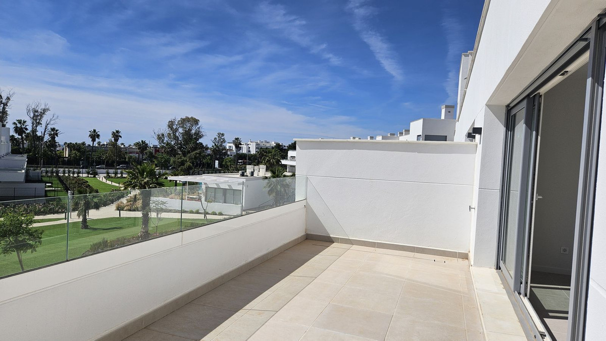 2 Bedroom Apartment in Estepona - Photo 5